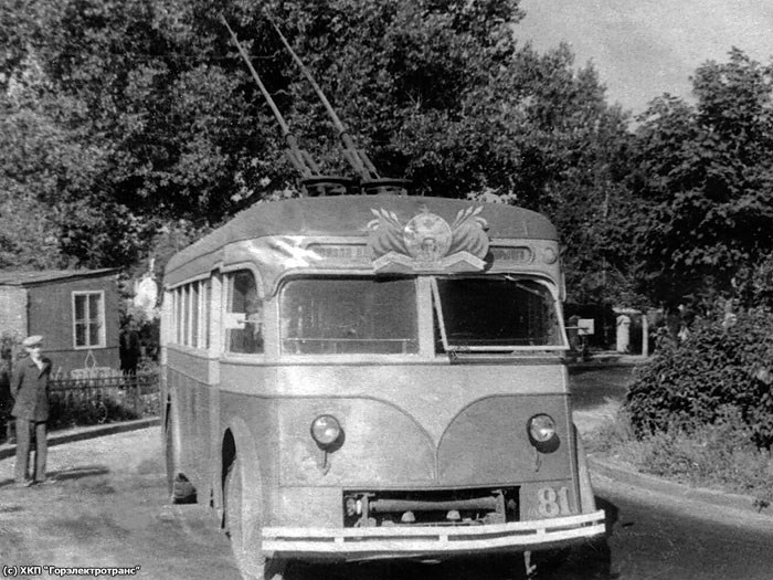 Первый троллейбус в Харькове, ЯТБ-4