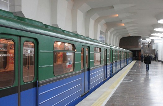 Харьковчане жалуются на работу метро (ФОТО)