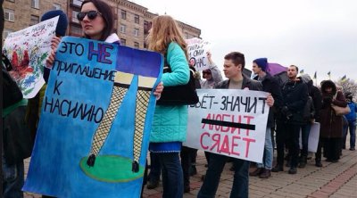 В Харькове клоуны напугали женщин