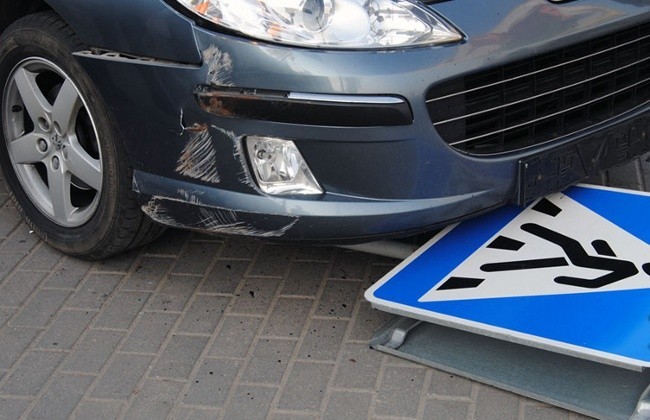 Знаковый пешеход пал жертвой автомобиля (ФОТО)