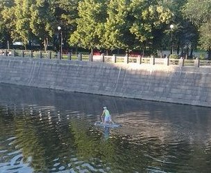 Харьковчанин сошел на воду и поразил отдыхающих (ФОТО)