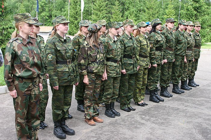 Харьковские военные возьмут женщин на карандаш