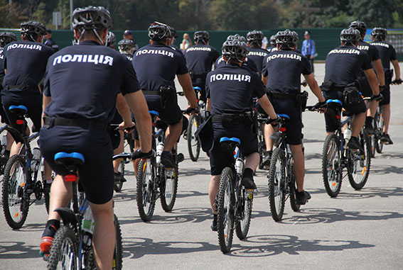Харьковских правоохранителей усадили на велосипеды (ФОТО, ВИДЕО)