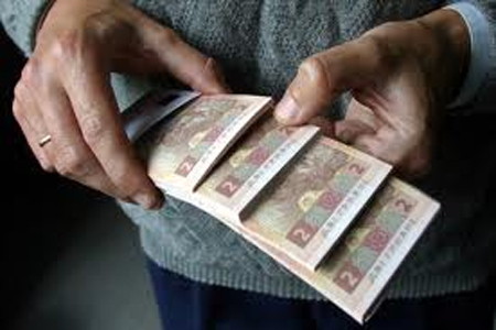 Харьковских пенсионеров пугают дефицитом