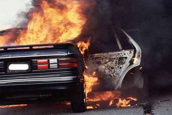 Загадочные поджигатели уничтожают автомобили (ФОТО, ВИДЕО)