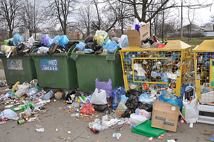 Жительница ХТЗ устроила разборки из-за мусора