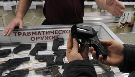 Харьковчане от страха стали скупать оружие 