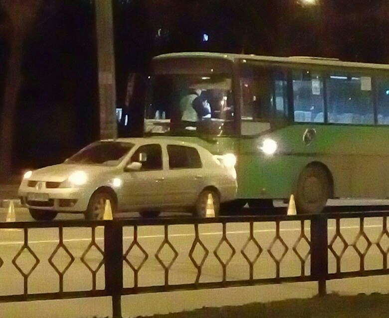 Два маршрутных автобуса попали в аварию в Харькове (ФОТО)