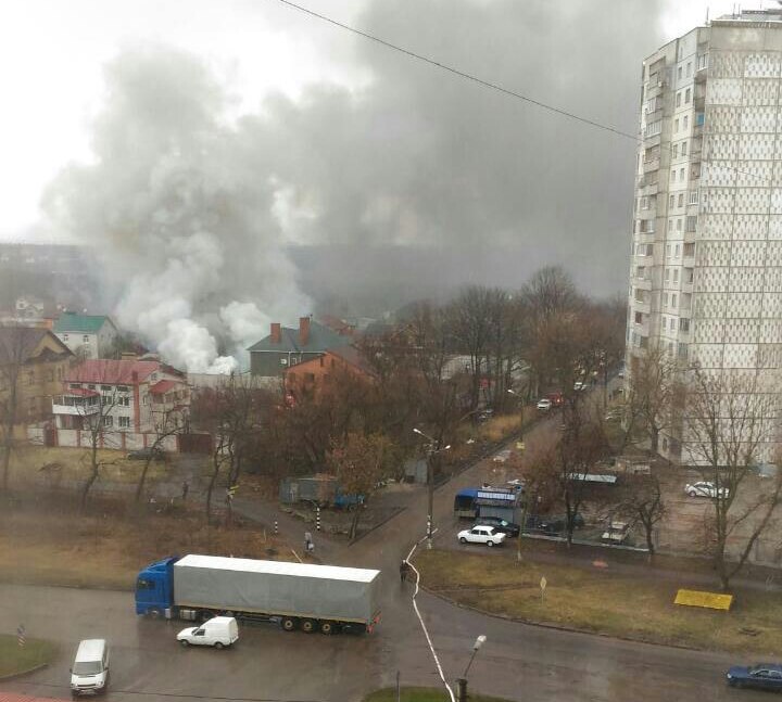 Черный дым окутал Салтовку (Фото, видео)