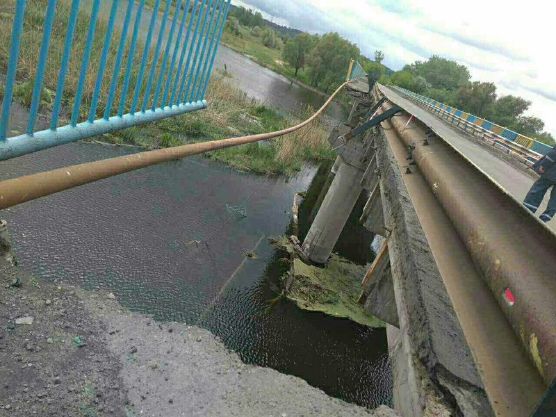 Мост обрушился под Харьковом (фото)