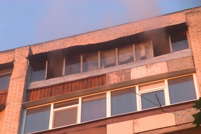 В Харькове эвакуировали людей из горящей многоэтажки (фото)