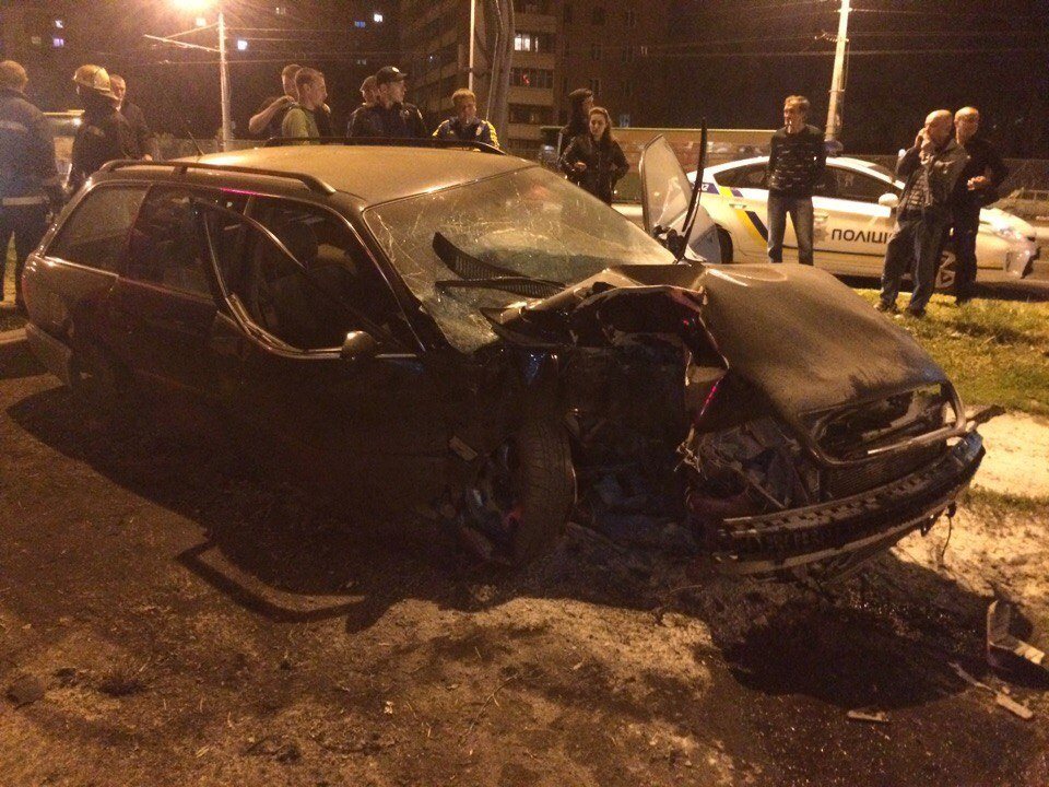 Страшная авария произошла ночью в Харькове (фото)