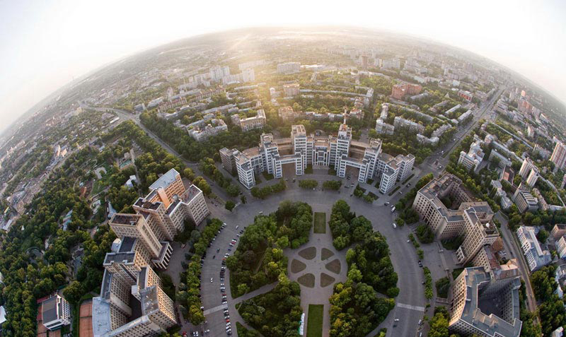 Харьковчане требуют, чтобы Кернес занялся лавочками