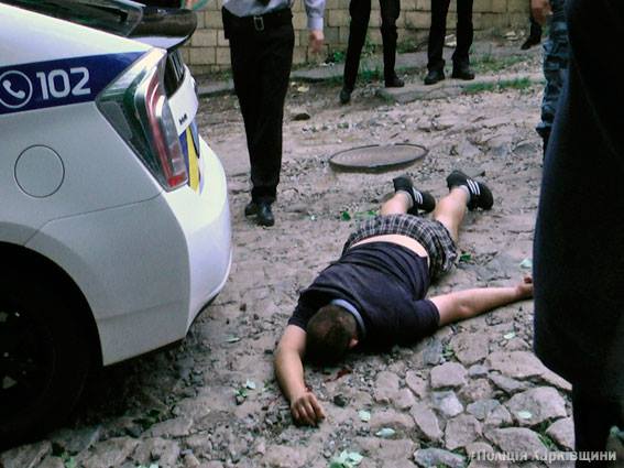 Полиция опубликовала фото гибели мужчины в центре Харькова