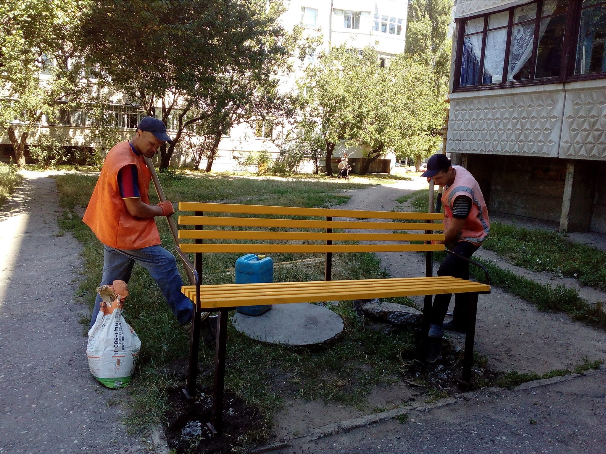 В Харькове осчастливили любителей посиделок у подъездов