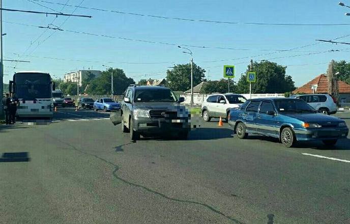 Крупная авария в Харькове. Несколько автомобилей разбиты (фото)