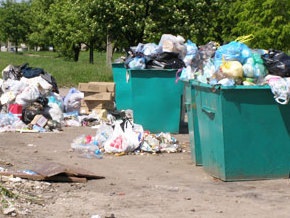 В Харькове могут остановить вывоз мусора