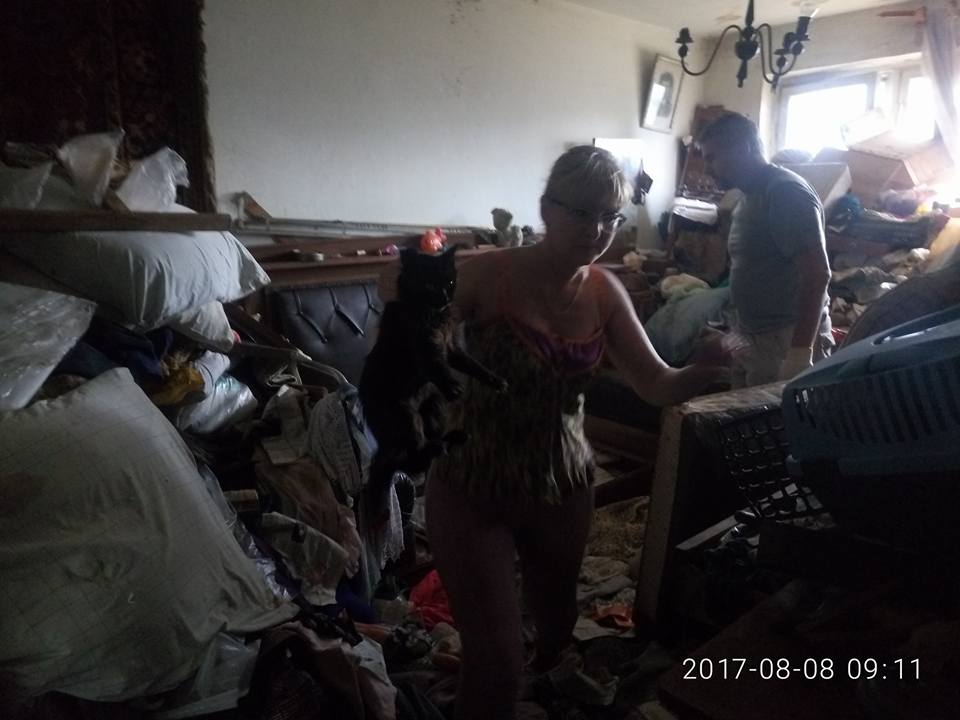 Перепуганное существо нашли неравнодушные в заброшенной квартире в Харькове (фото)