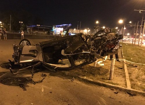Жуткая авария в Харькове. Автомобиль разбился вдребезги (фото, дополнено)