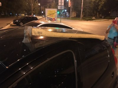 Ночное происшествие в Харькове. Полиция ищет владельца топора (фото)