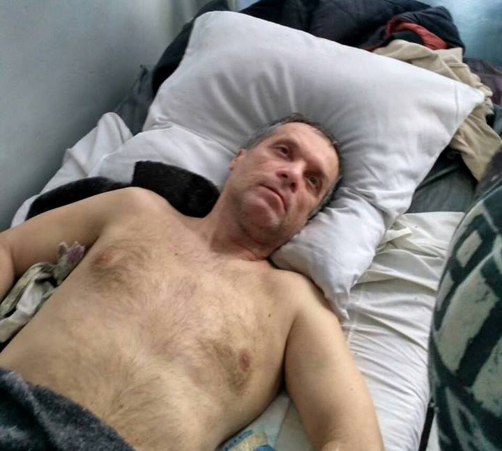Харьковчане разыскивают родню мужчины, который потерял сознание в маршрутке (фото)
