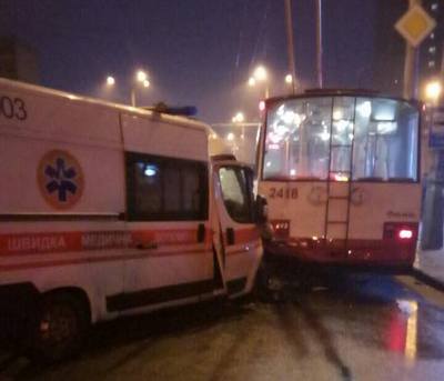 Стали известны подробности столкновения машины скорой помощи и троллейбуса в Харькове (фото)