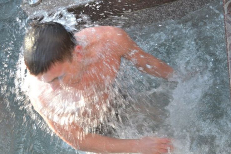 Как остаться живым и здоровым после крещенского купания в проруби: советы харьковских медиков
