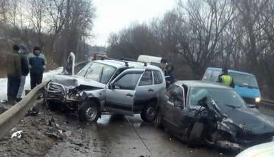 Авария под Харьковом. Два человека получили многочисленные травмы (фото)