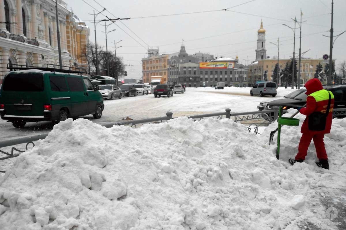 Из-за снежных заносов на Харьковщине остановились автобусы (видео)