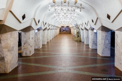 Инцидент в харьковском метро. Движение поездов приостановили (фото)
