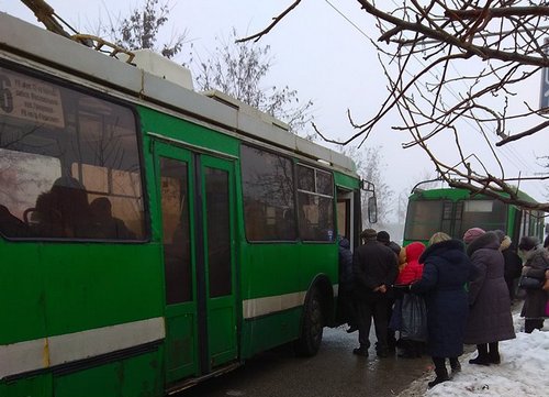 Харьковчане, которые каждый день мучаются в очередях, просят помощи (фото)