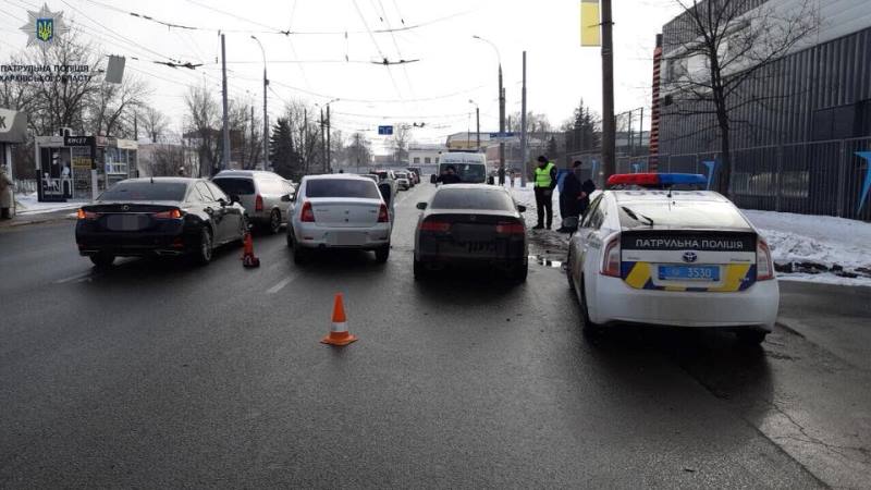 Тройное ДТП в Харькове. Автомобили покорежены (фото)