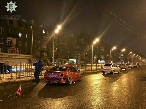 Подросток на BMW проехал на красный свет и устроил аварию в центре Харькова (фото)