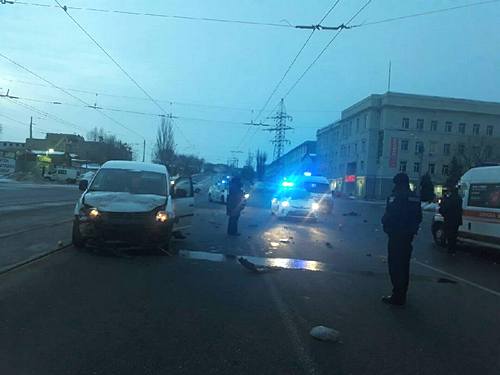 Происшествие на Московском проспекте: пострадали трое (фото)