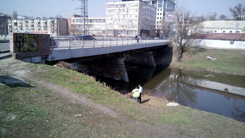 Труп обнаружили возле реки в центре Харькова (фото, дополнено)