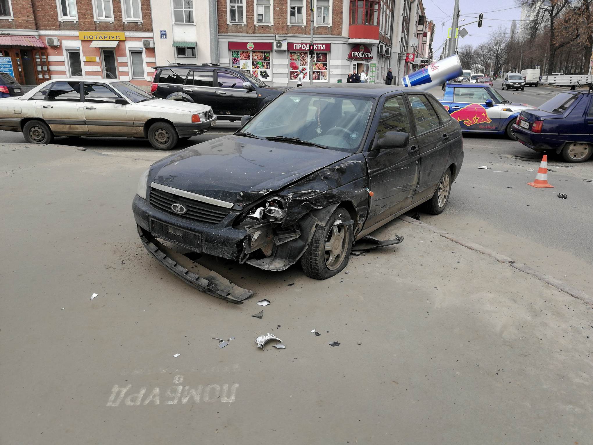 Двое автомобилистов устроили конфликт в центре Харькова (фото, видео)