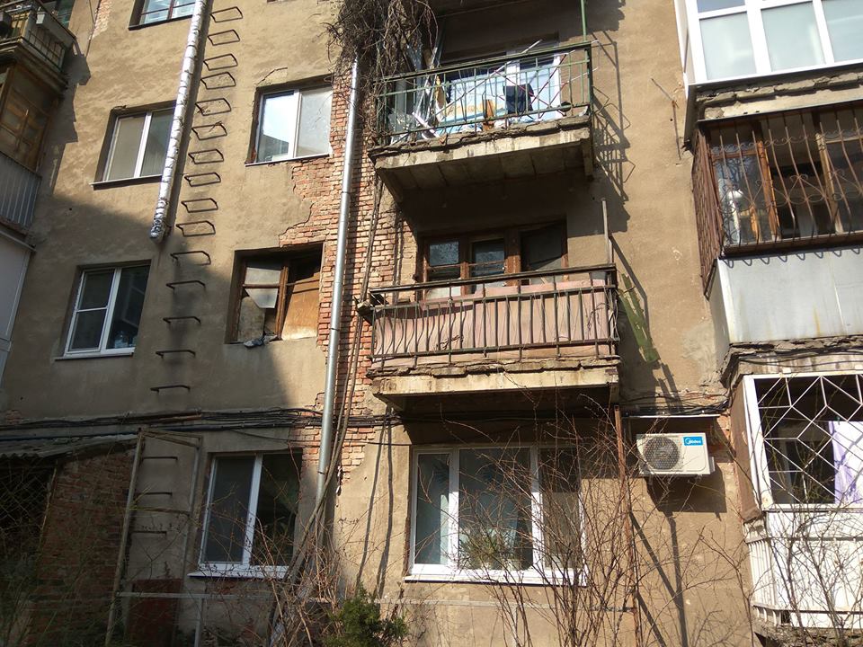 В Харькове умершая старушка несколько дней пролежала в квартире в компании "друзей" (фото)