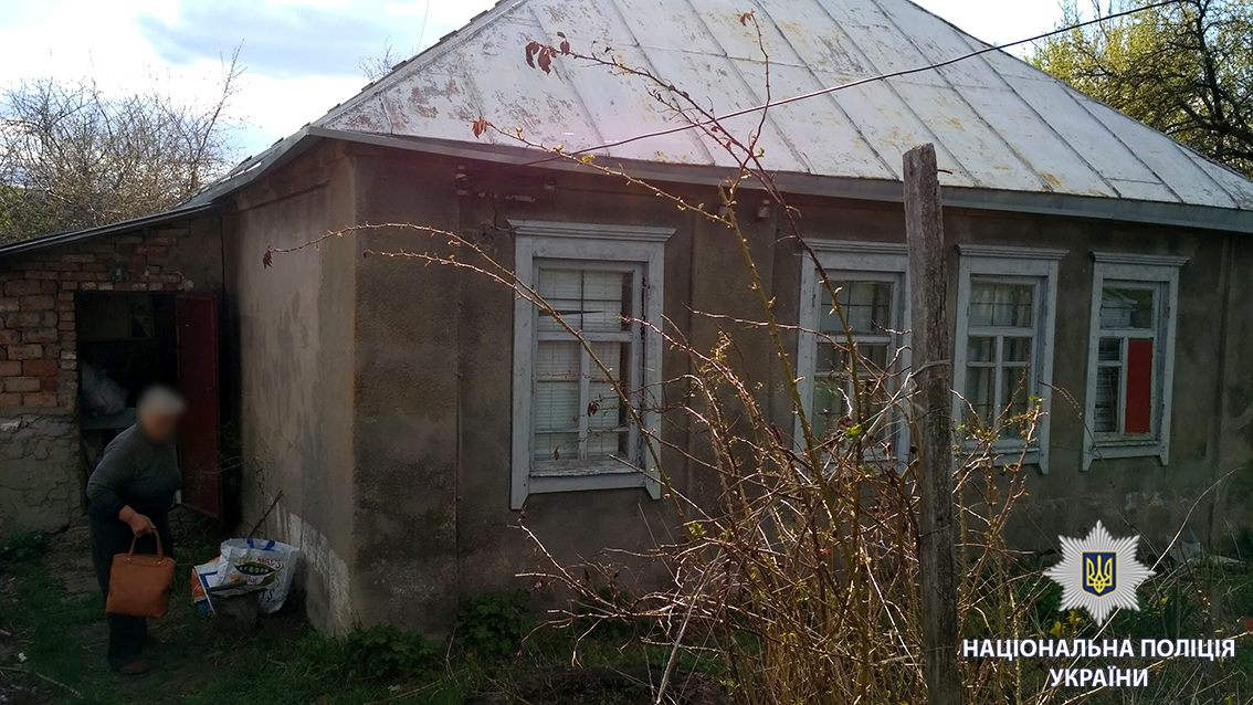 В Харьковской области старушка приехала на отдых и обнаружила неприятный сюрприз (фото)