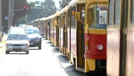 В Харькове остановились трамваи и троллейбусы (фото)