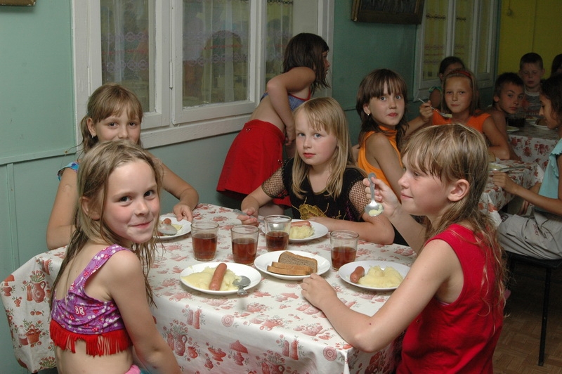 В лагерях Харьковской области дети питаются неполноценно