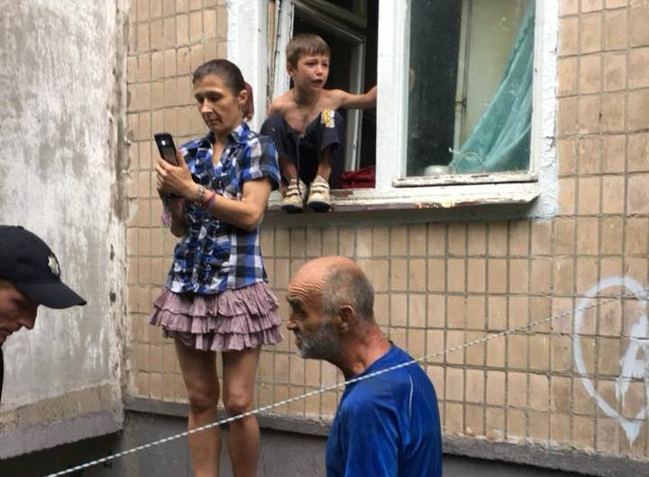 В Харькове горе-отец обменял сына на краску для ремонта квартиры (фото)