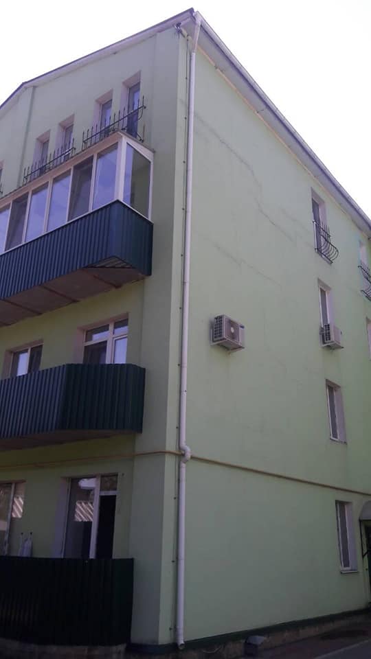 В Харькове женщину пытались уволить с работы из-за пленника на крыше (фото)