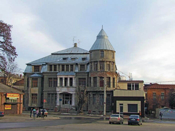 замок на улице Куликовской в Харькове