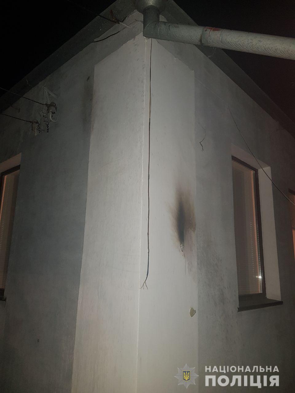 В Харькове подожгли дом с людьми (фото)