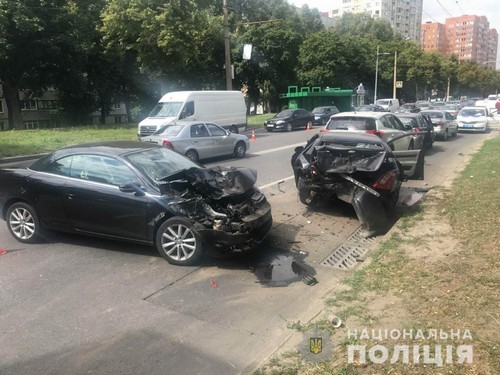 Крупная авария произошла в Харькове: есть пострадавшие (фото) 