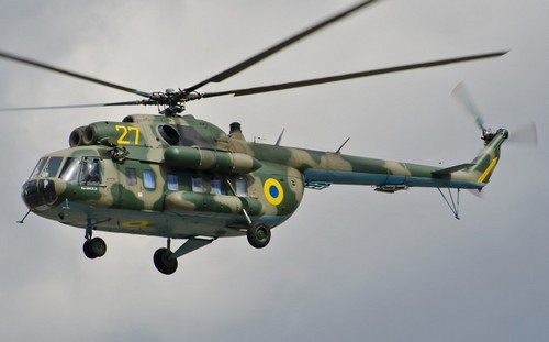 Под Харьковом военные высадились с вертолета в водоем, где купались отдыхающие (видео)