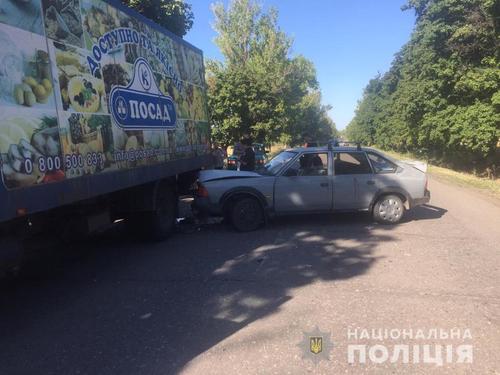 Переполненный автомобиль попал в ДТП на Харьковщине (фото)