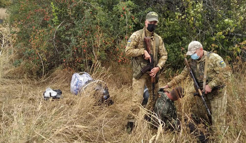 Сотни тысяч гривен в мешке. Под Харьковом поймали подозрительного мужчину