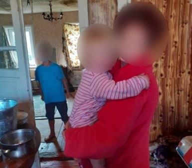 На Харьковщине многодетная семья осталась без детей