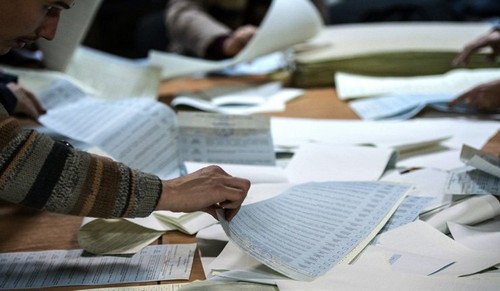 В Харькове во время сдачи бюллетеней члену избирательной комиссии стало плохо